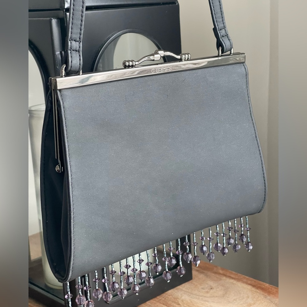 Guess Shoulder bag / Clutch with kiss lock closure mauve beaded fringe